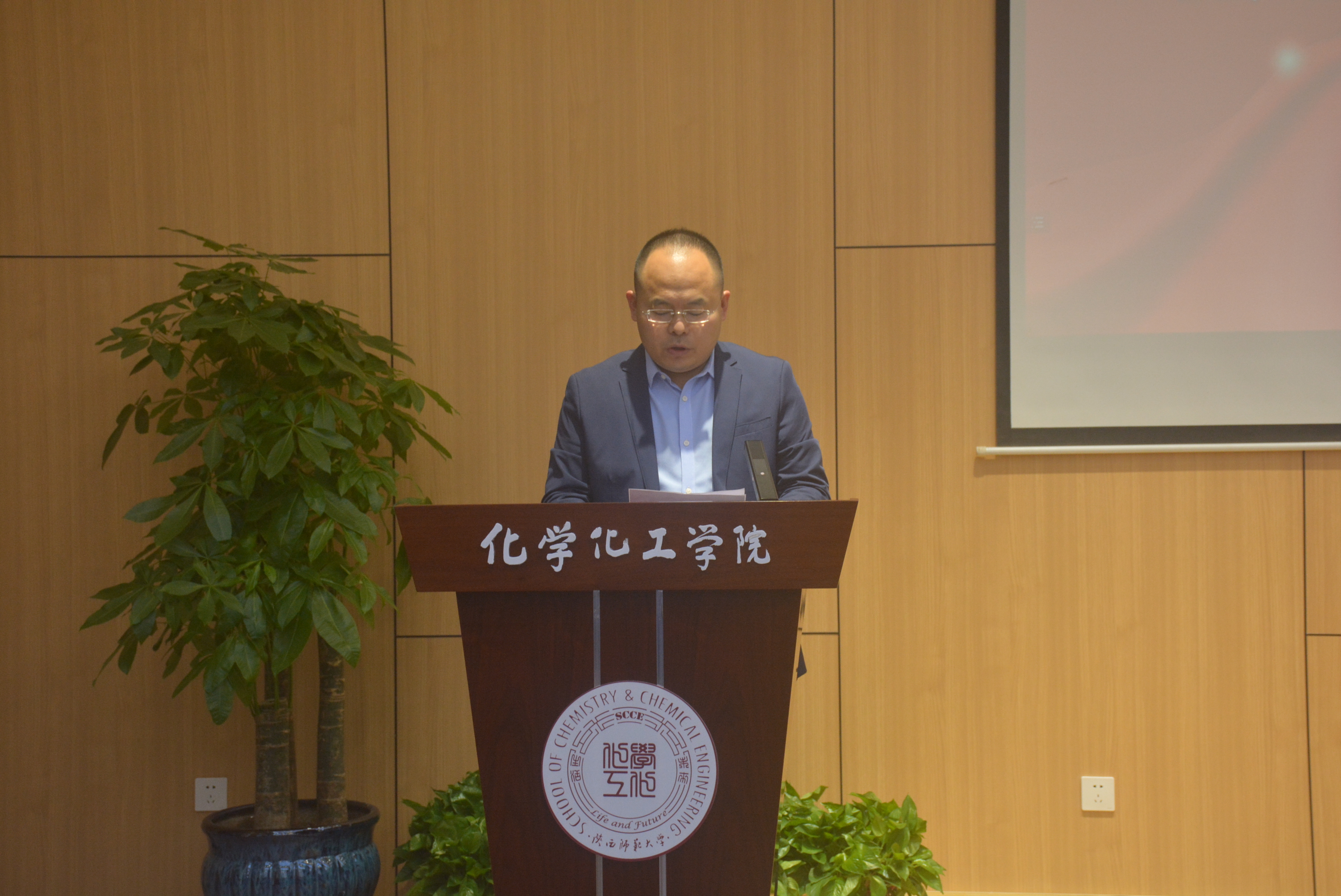 贾颍辉老师(上午).JPG 贾颍辉老师(上午).JPG