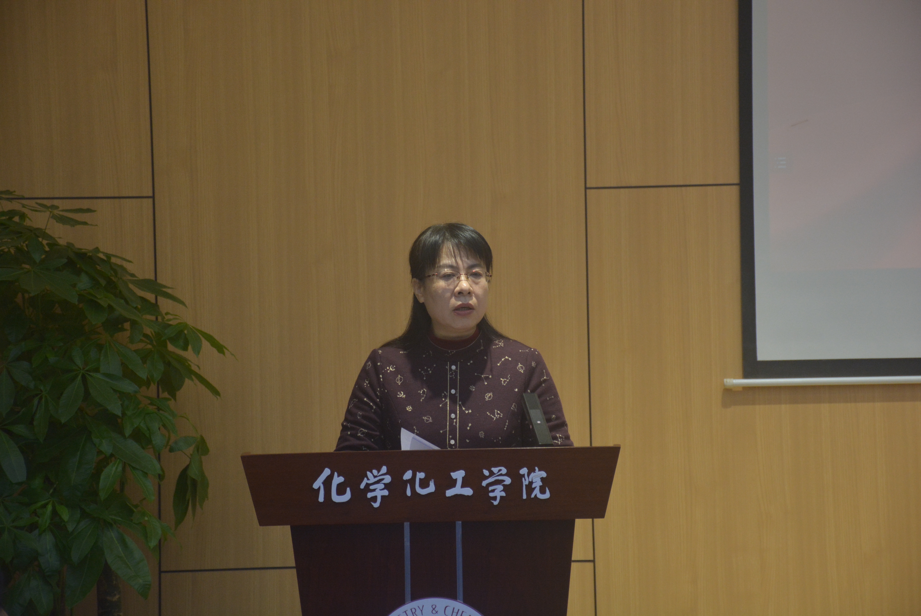 吴晋峰老师(上午).JPG 吴晋峰老师(上午).JPG